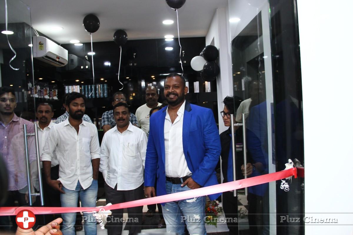 Director Lingusamy Inaugurates Brand New Essensuals at Thiruvanmiyur Photos | Picture 959336