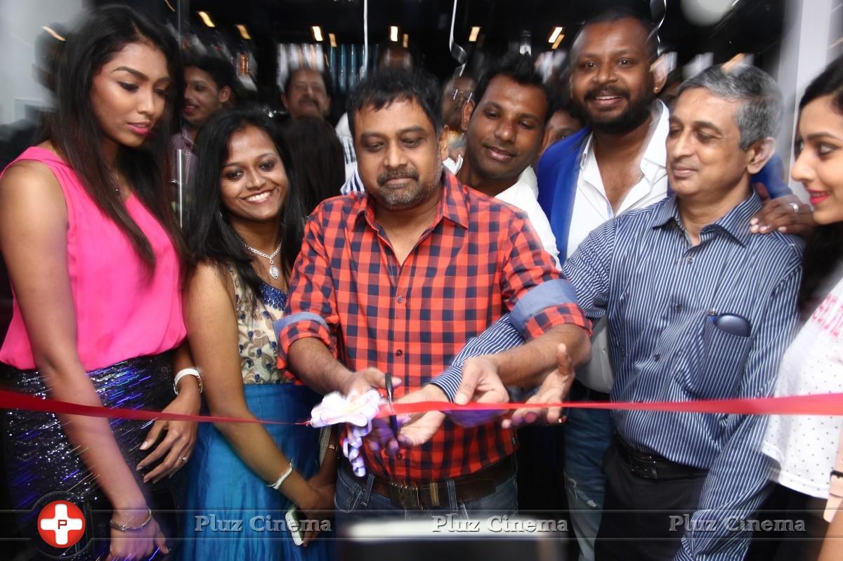 Director Lingusamy Inaugurates Brand New Essensuals at Thiruvanmiyur Photos | Picture 959347