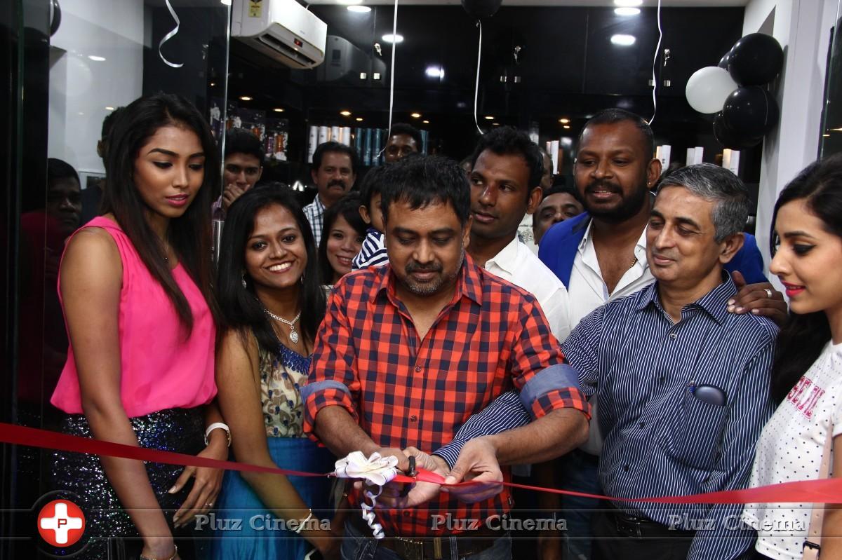 Director Lingusamy Inaugurates Brand New Essensuals at Thiruvanmiyur Photos | Picture 959350