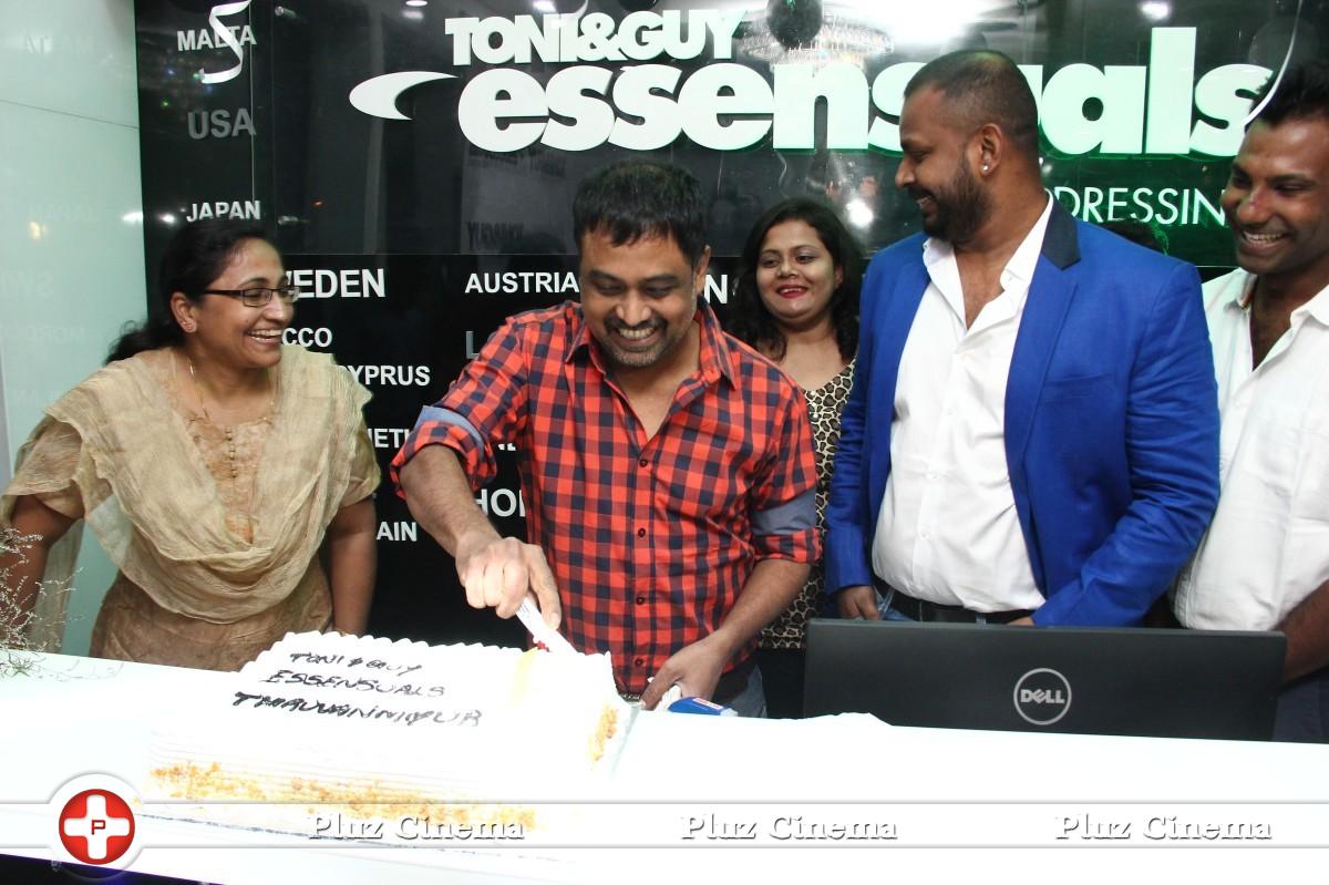 Director Lingusamy Inaugurates Brand New Essensuals at Thiruvanmiyur Photos | Picture 959379