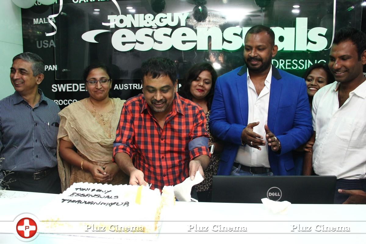 Director Lingusamy Inaugurates Brand New Essensuals at Thiruvanmiyur Photos | Picture 959381