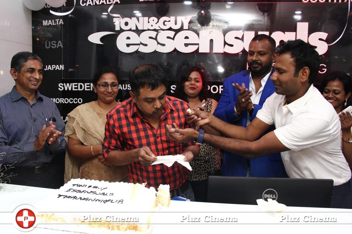 Director Lingusamy Inaugurates Brand New Essensuals at Thiruvanmiyur Photos | Picture 959386