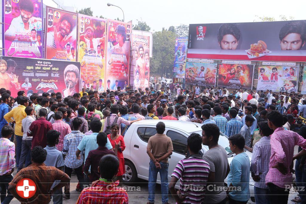 Dhanush Fans Celebrating Anegan Movie Release Photos | Picture 962338
