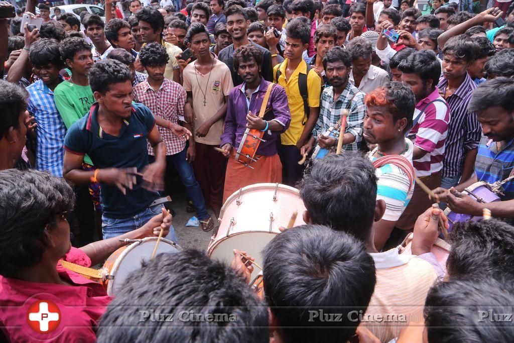Dhanush Fans Celebrating Anegan Movie Release Photos | Picture 962367