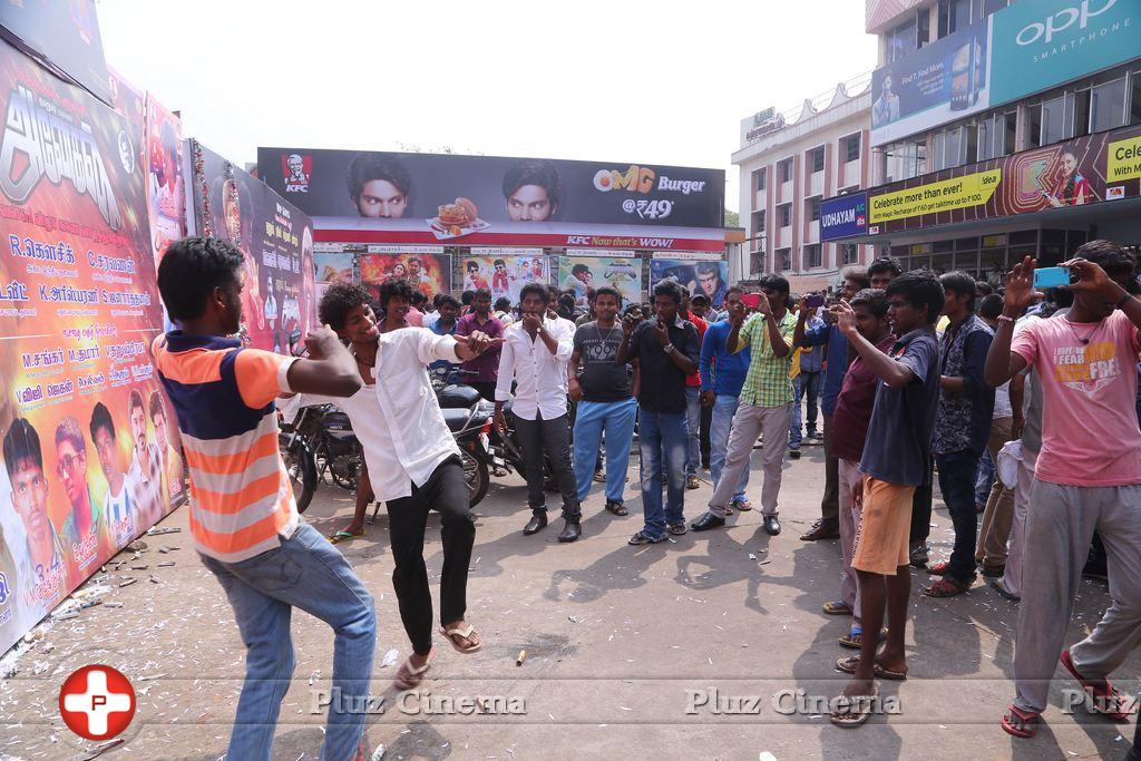 Dhanush Fans Celebrating Anegan Movie Release Photos | Picture 962376