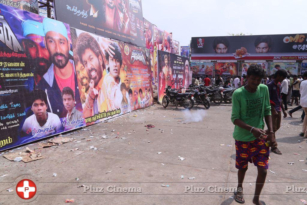 Dhanush Fans Celebrating Anegan Movie Release Photos | Picture 962384