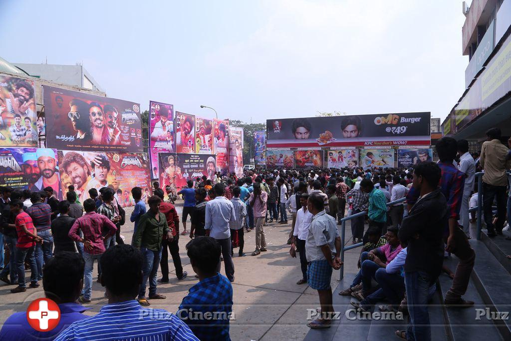 Dhanush Fans Celebrating Anegan Movie Release Photos | Picture 962386