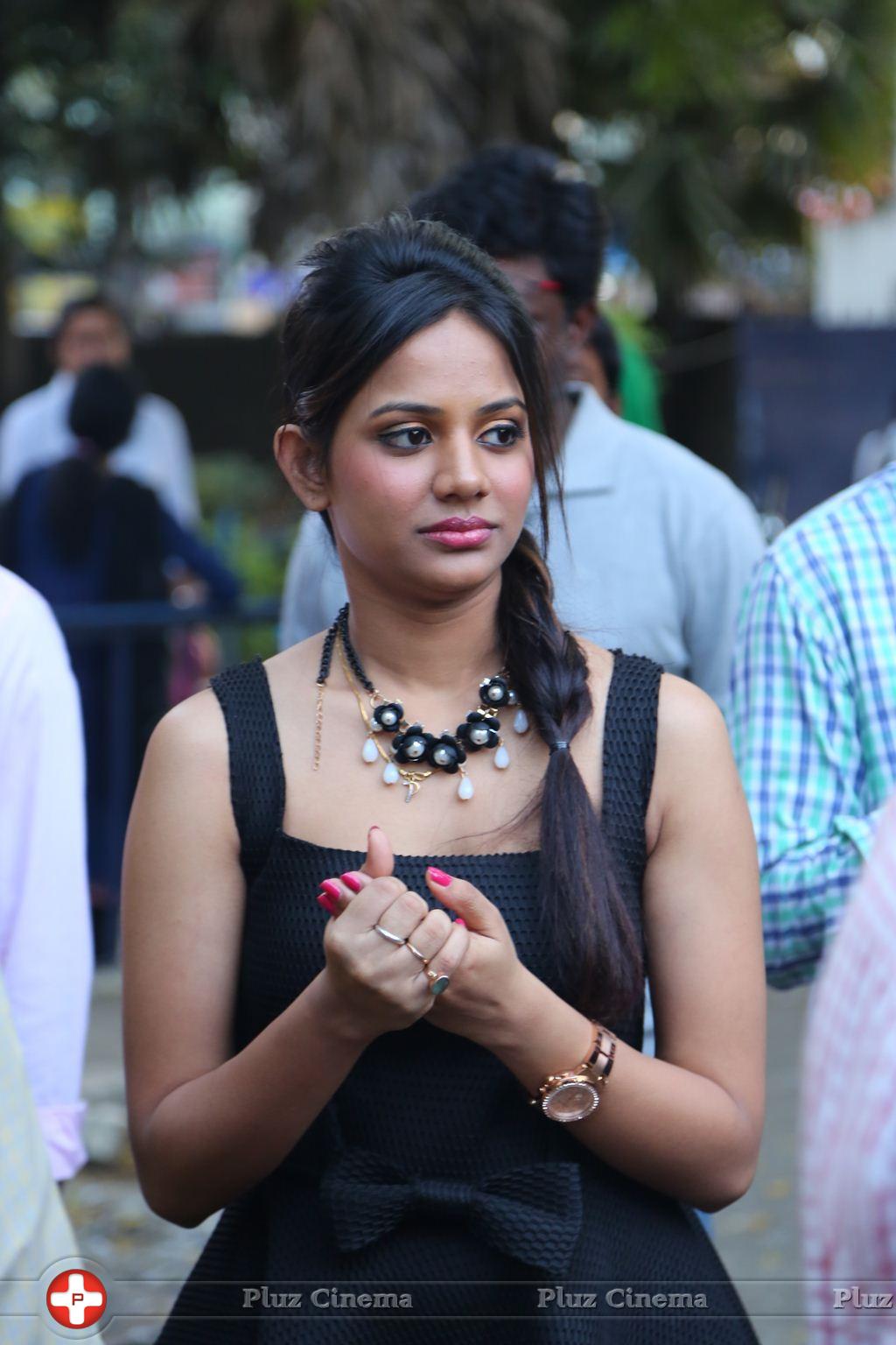 Aishwarya Dutta - Tamiluku En Ondrai Aluthavum Movie Team Interview Photos | Picture 968047