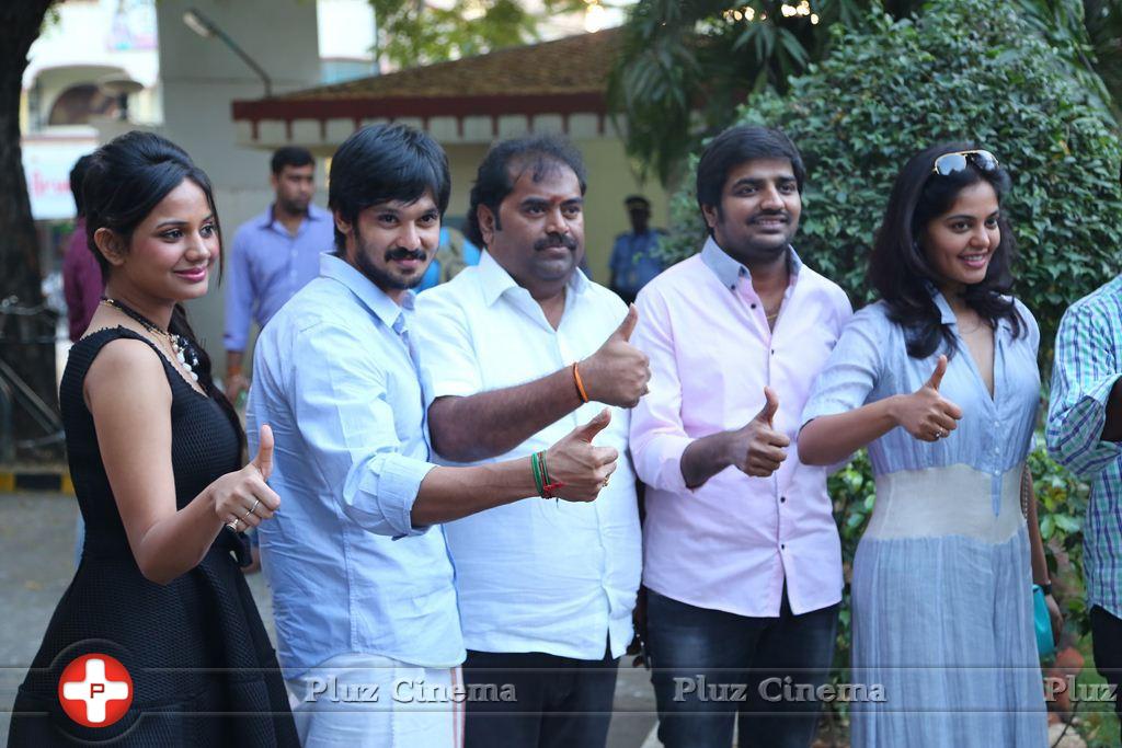 Tamiluku En Ondrai Aluthavum Movie Team Interview Photos | Picture 968057