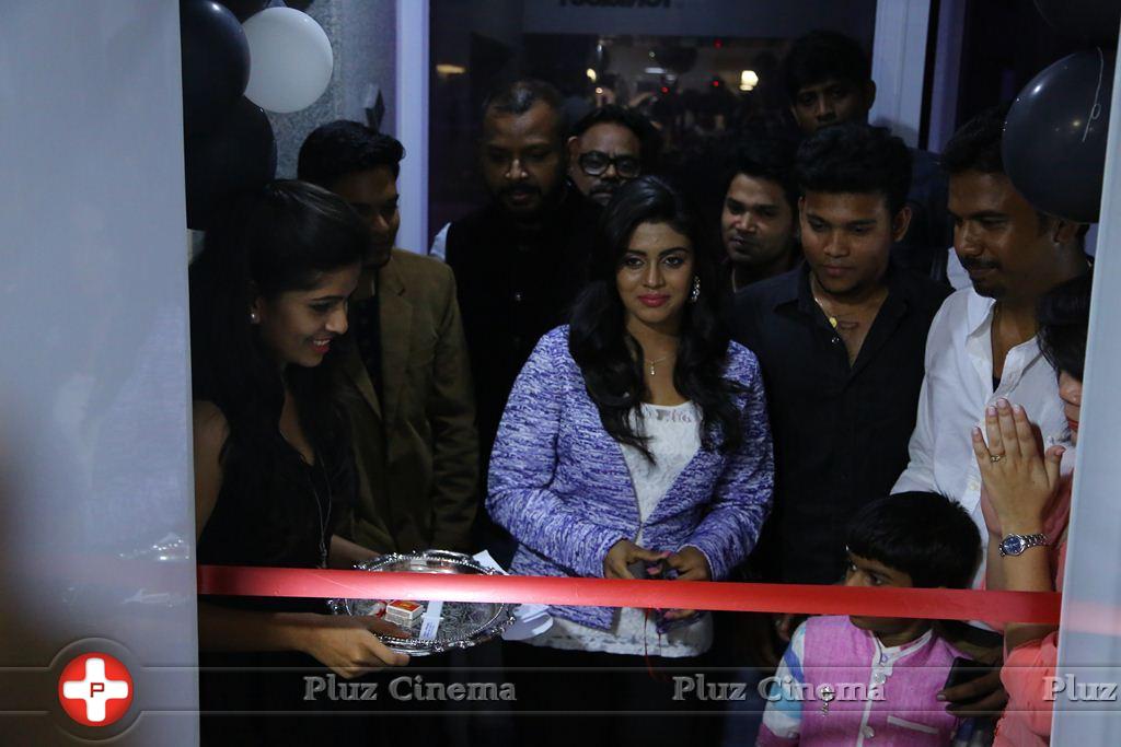 Iniya - Essensuals Toni And Guy Salon Launch Photos | Picture 974336