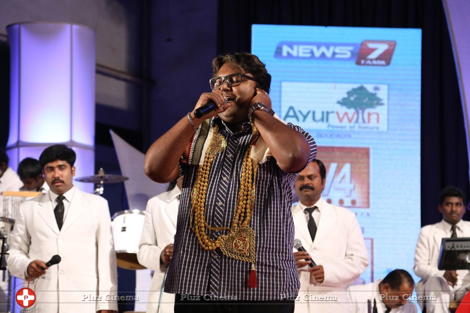 D. Imman - V4 Entertainers Film Awards 2014 Photos | Picture 924107
