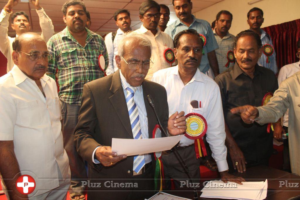 Kalaipuli S Thanu Team Winners Received Certificate Stills | Picture 943901