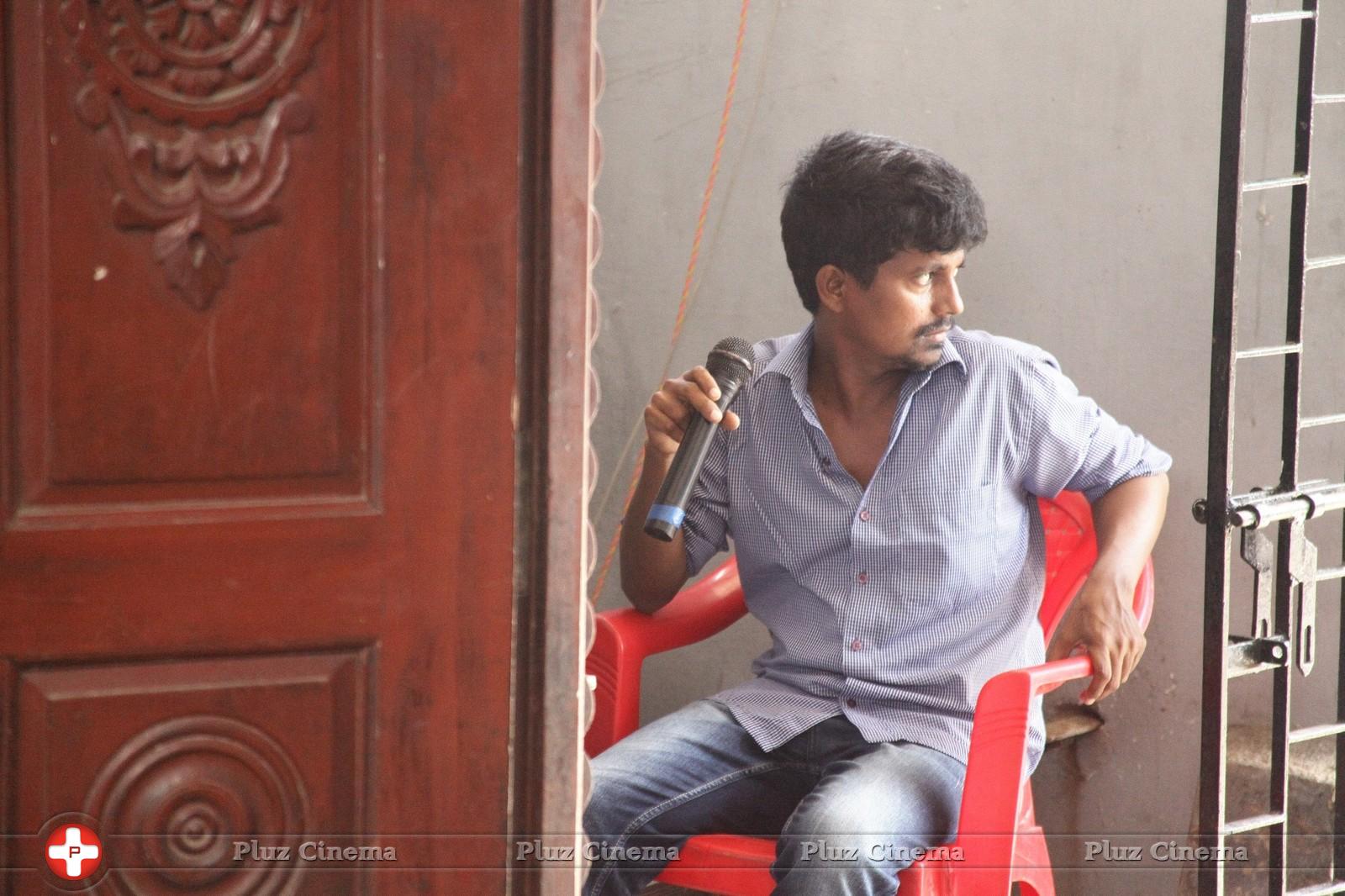 Azhahendra Sollukku Amudha Movie Working Stills | Picture 1077846