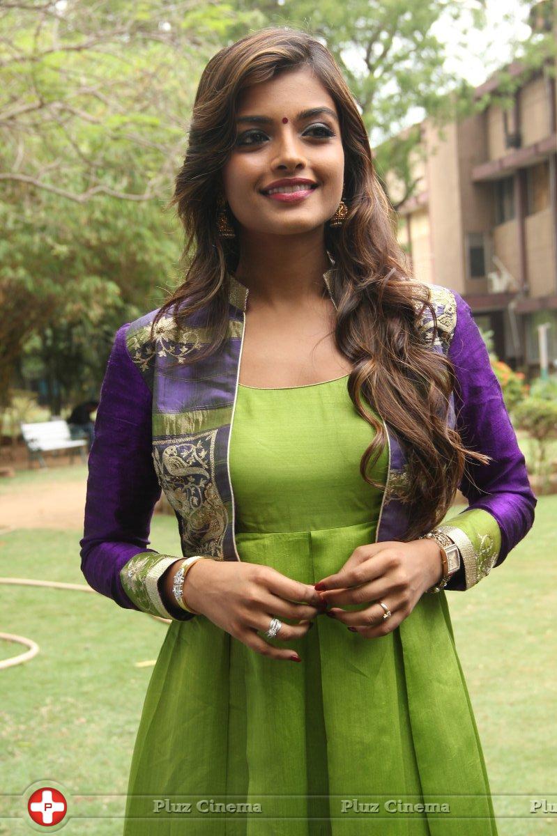 Ashna Zaveri - Inimey Ippadithaan Movie Press Meet Stills | Picture 1040333