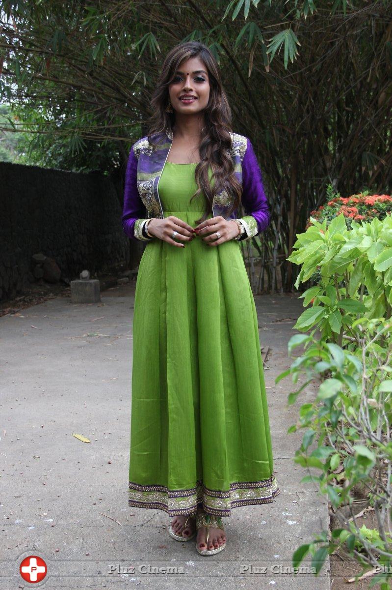 Ashna Zaveri - Inimey Ippadithaan Movie Press Meet Stills | Picture 1040376