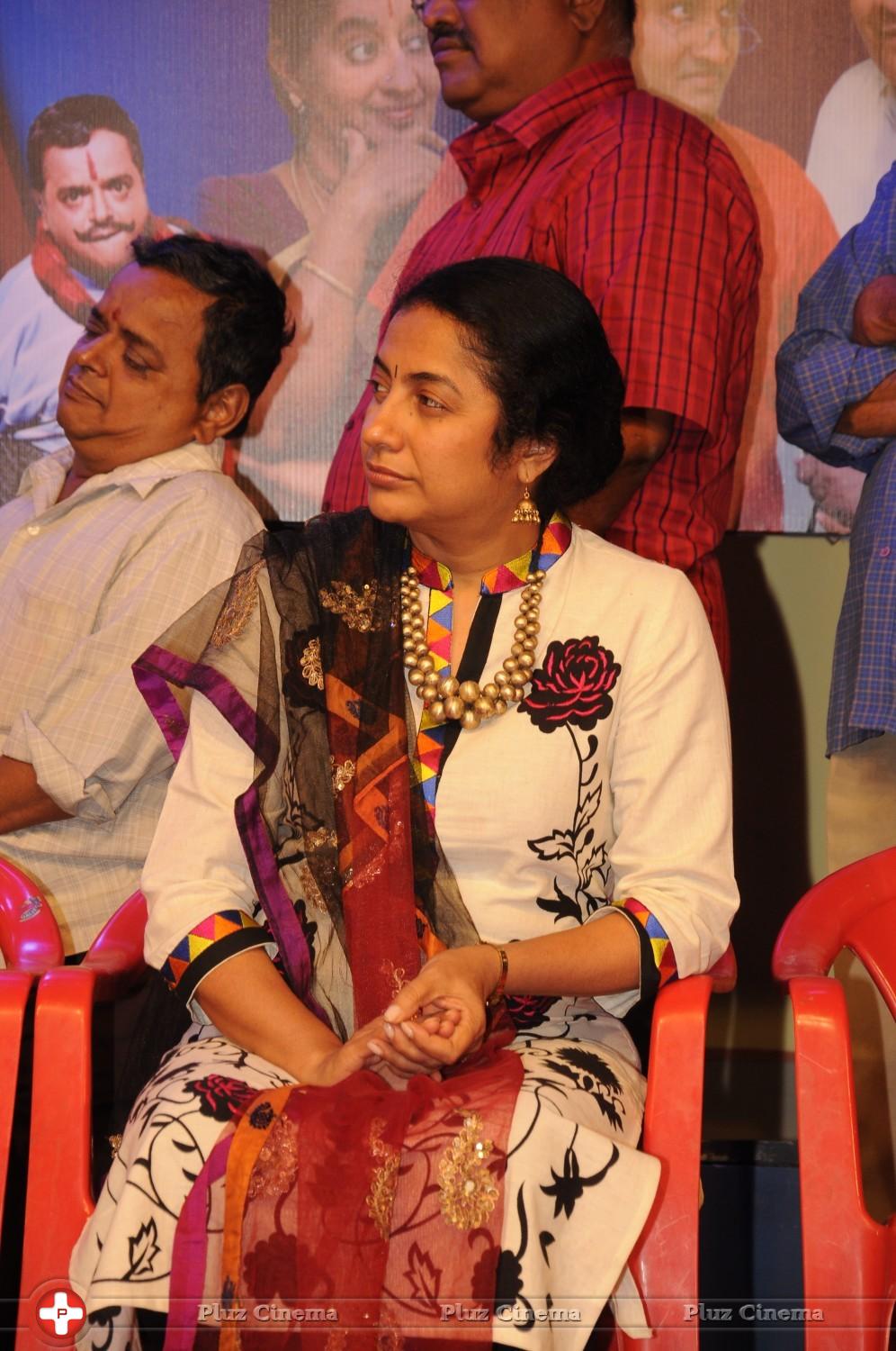 Suhasini Maniratnam - Y Gee Mahendra Paritchaikku Neramachu Stage Drama 51st Show at Vani Mahal Photos | Picture 982770