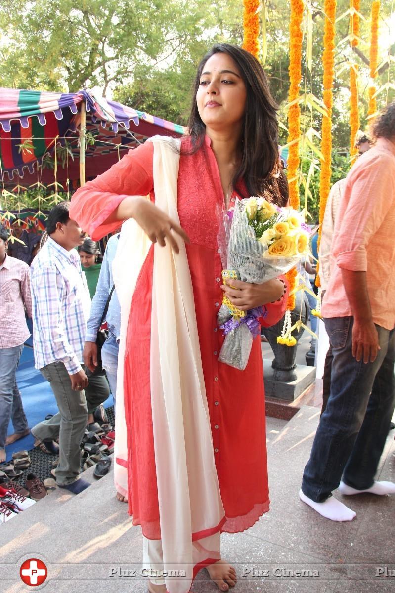 Anushka Shetty - Inji Idupazhagi Movie Pooja Stills | Picture 994921