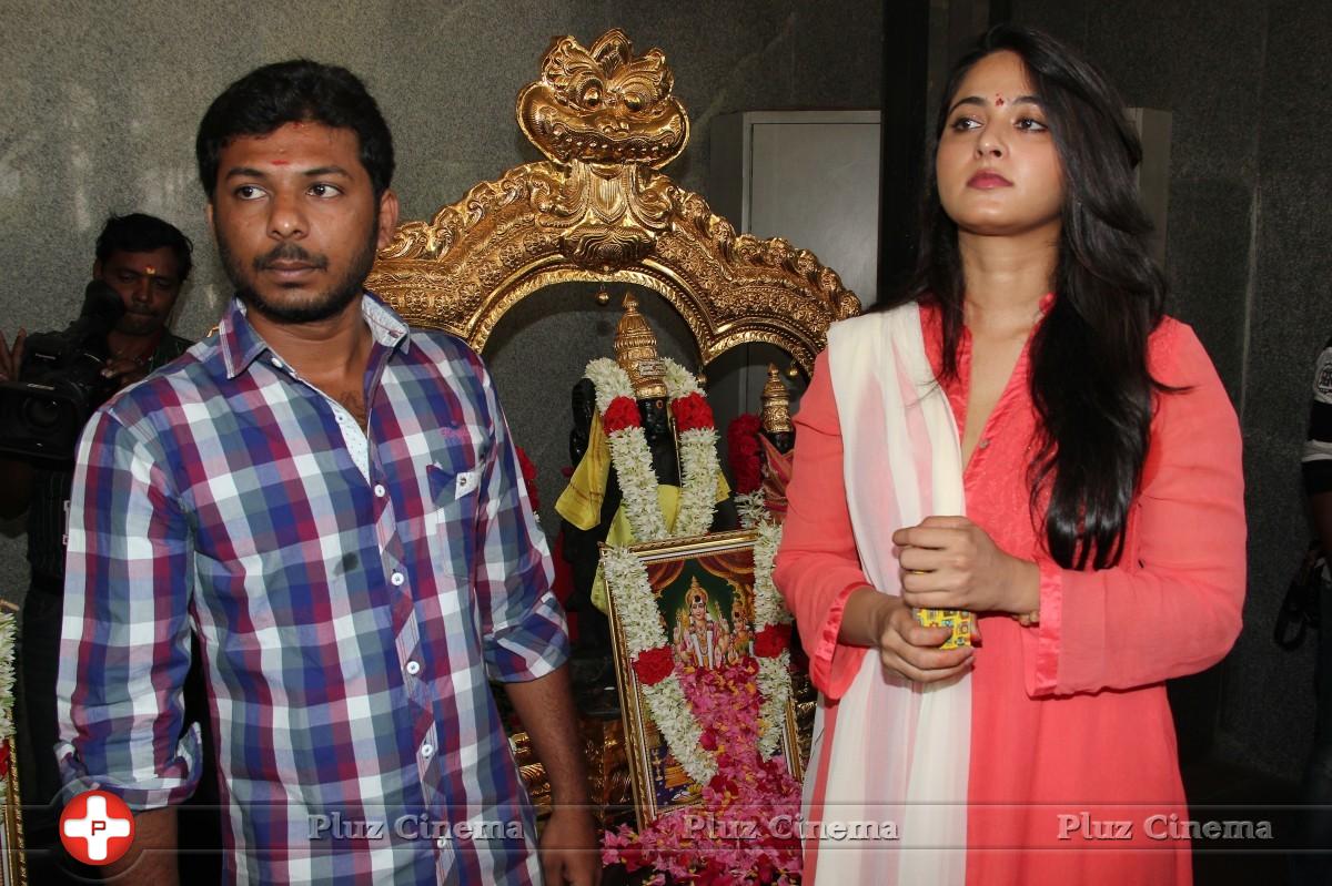 Inji Idupazhagi Movie Pooja Stills | Picture 994941