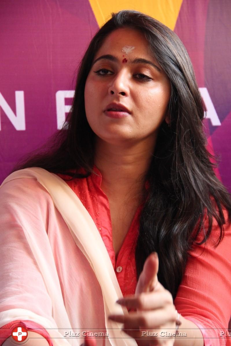 Anushka Shetty - Inji Idupazhagi Movie Pooja Stills | Picture 994998