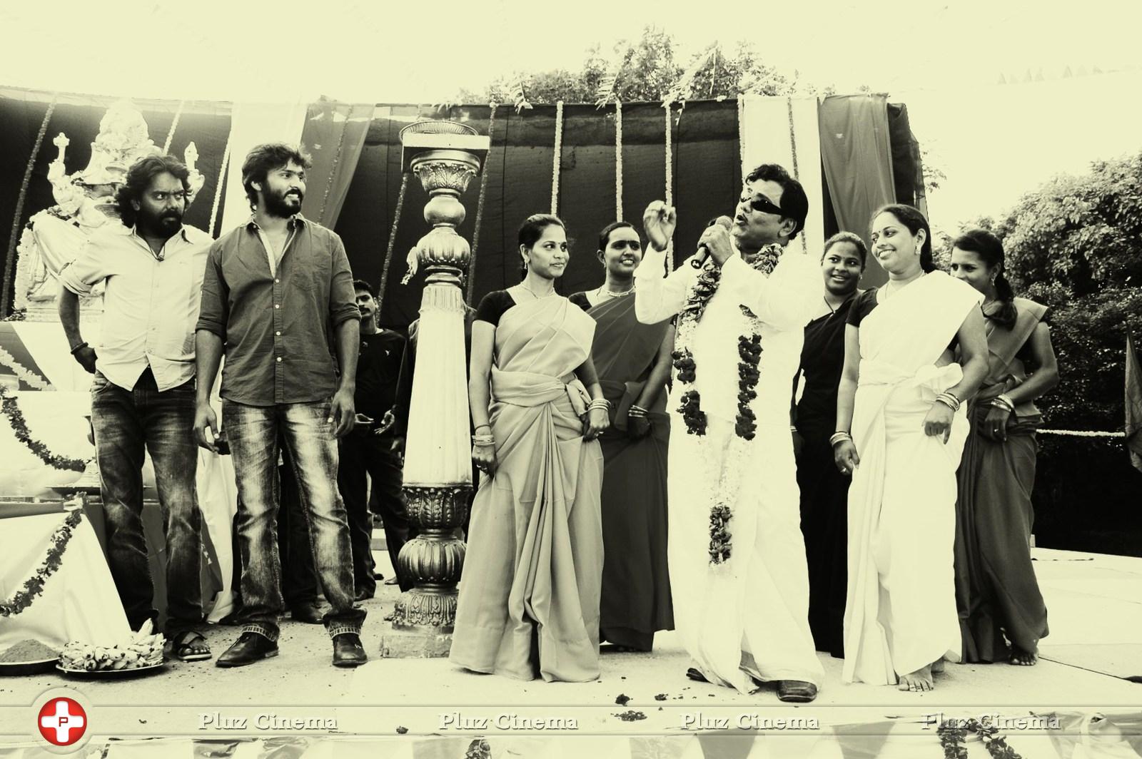 Iththirayil Varum Sambavangal Anaithum Karpanaiye Movie Working Stills | Picture 1027506