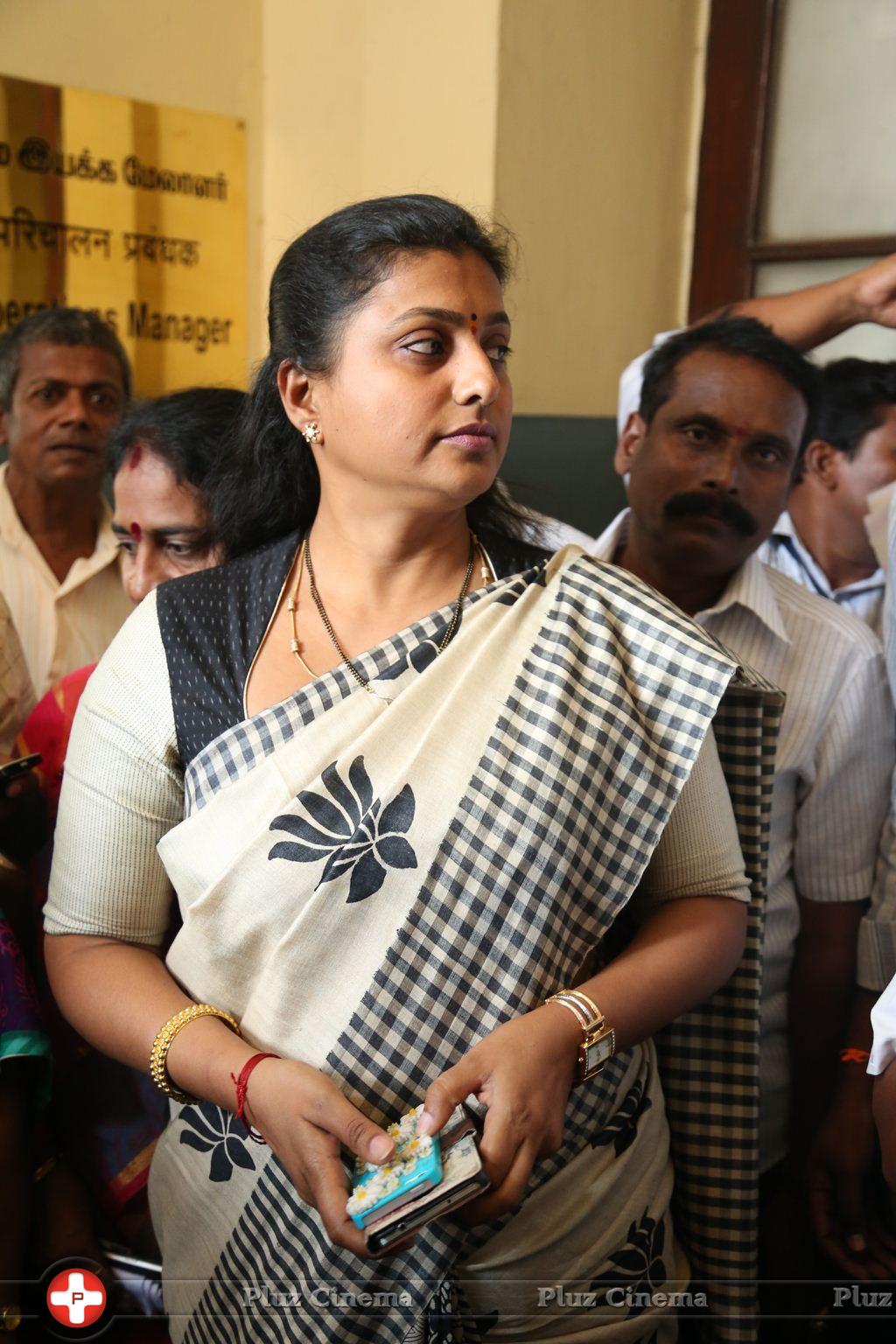 Roja (Actress) - Roja meets Southern Railway General Manager Stills | Picture 1037150