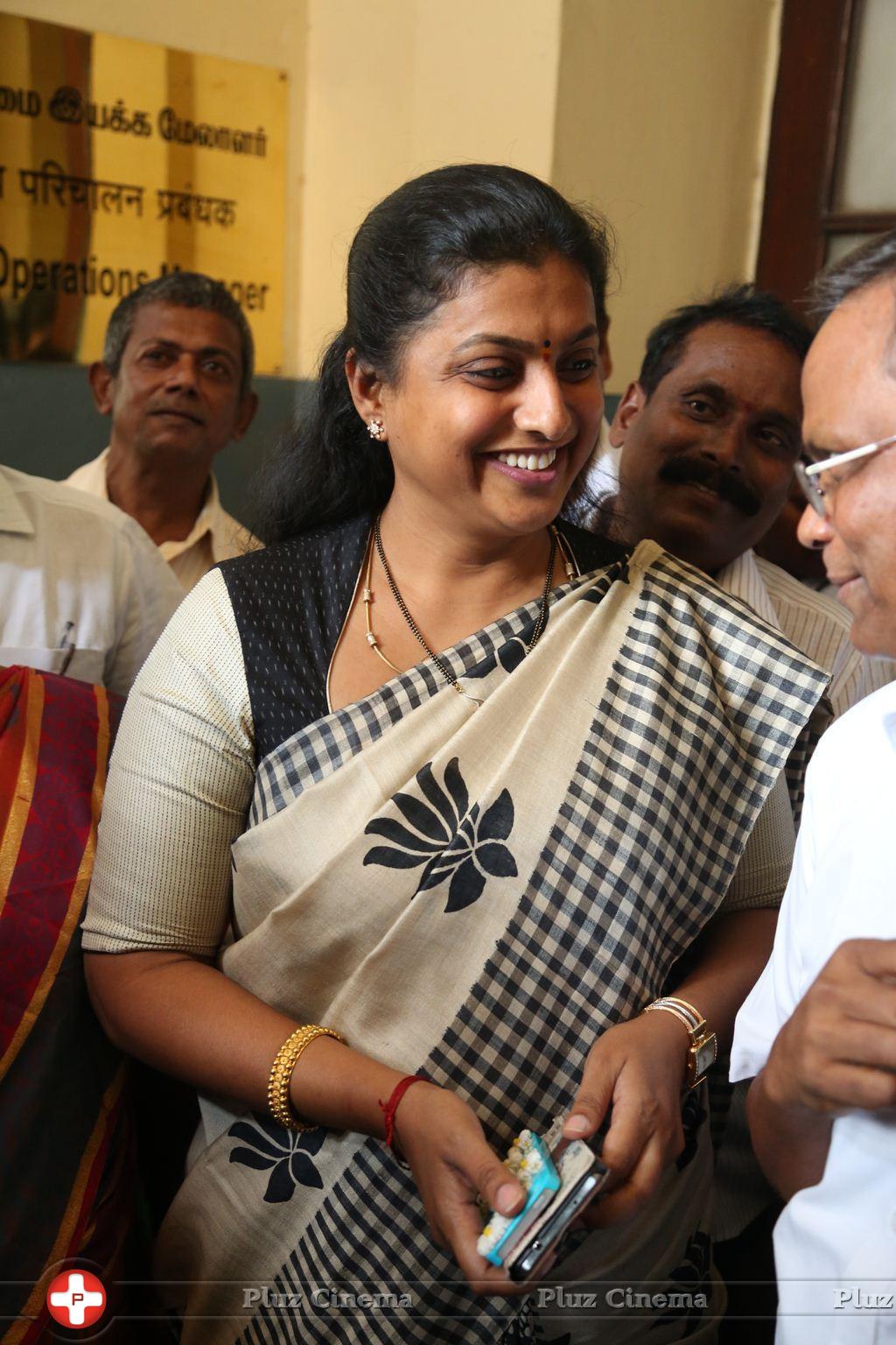 Roja (Actress) - Roja meets Southern Railway General Manager Stills | Picture 1037152