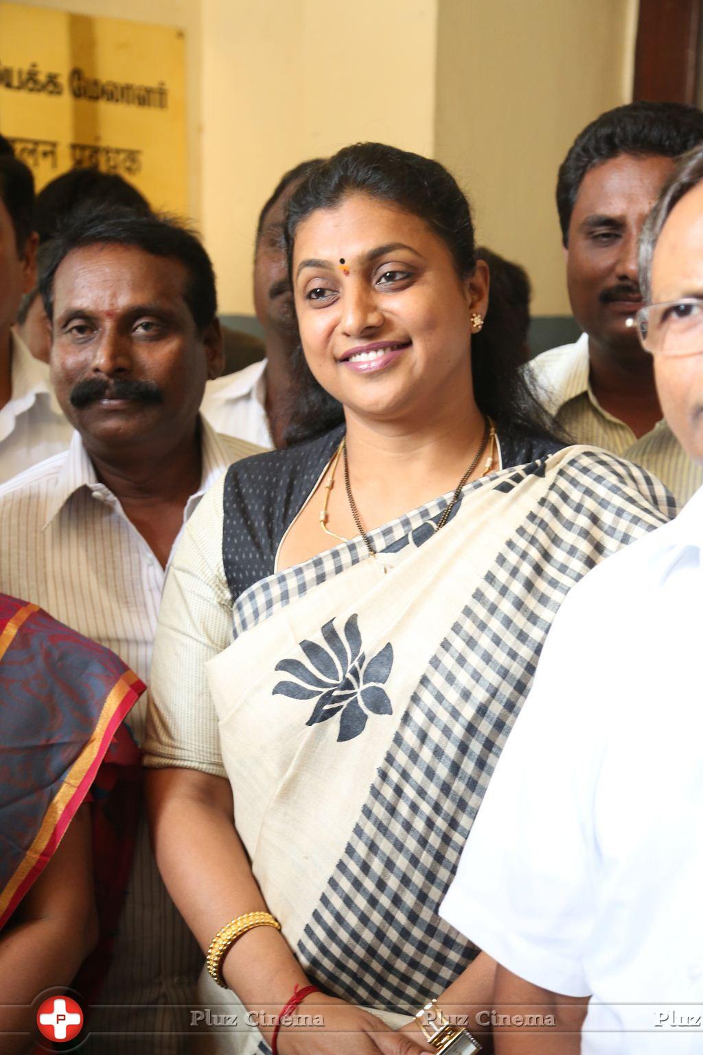 Roja (Actress) - Roja meets Southern Railway General Manager Stills | Picture 1037169