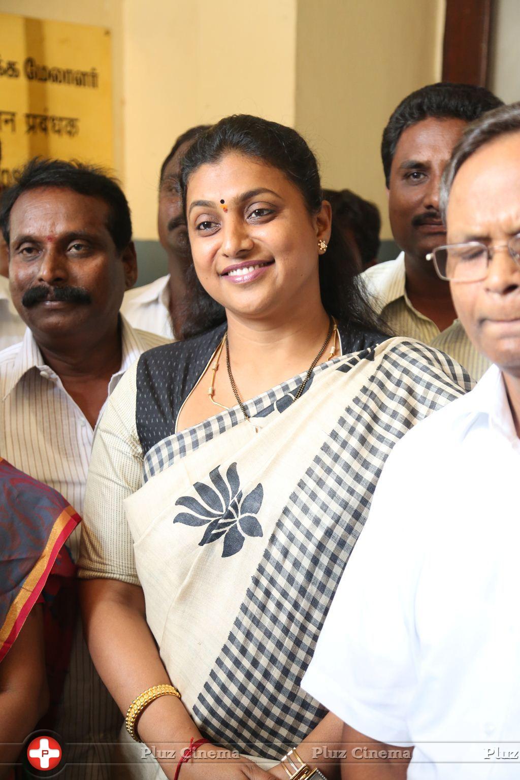 Roja (Actress) - Roja meets Southern Railway General Manager Stills | Picture 1037170