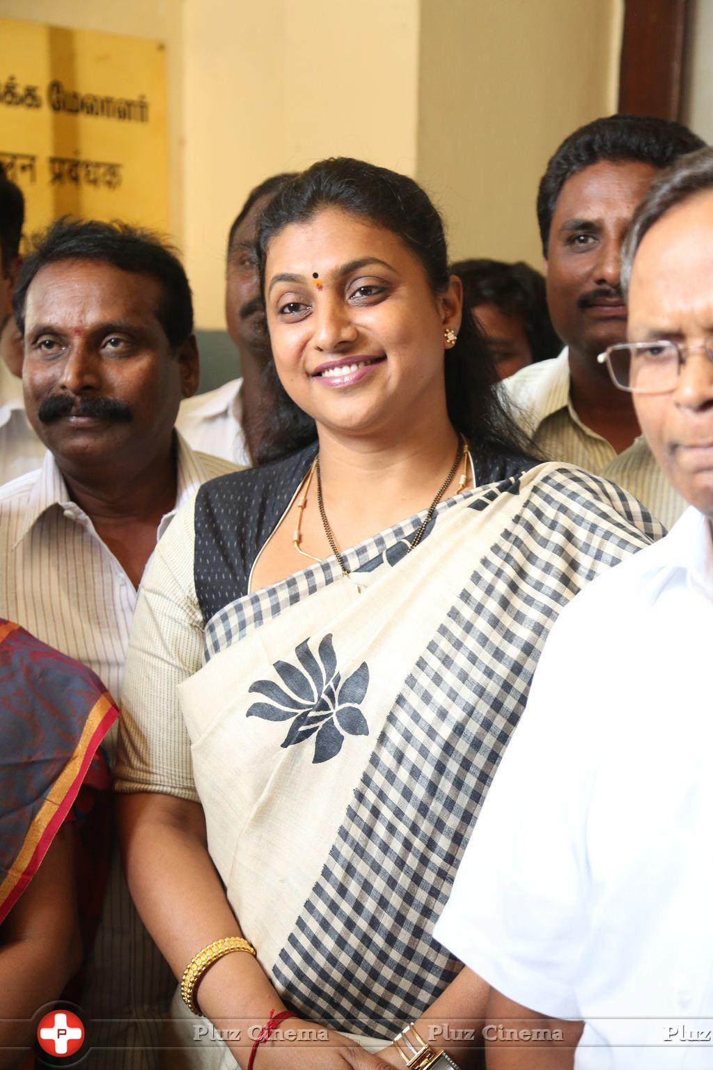 Roja (Actress) - Roja meets Southern Railway General Manager Stills | Picture 1037171