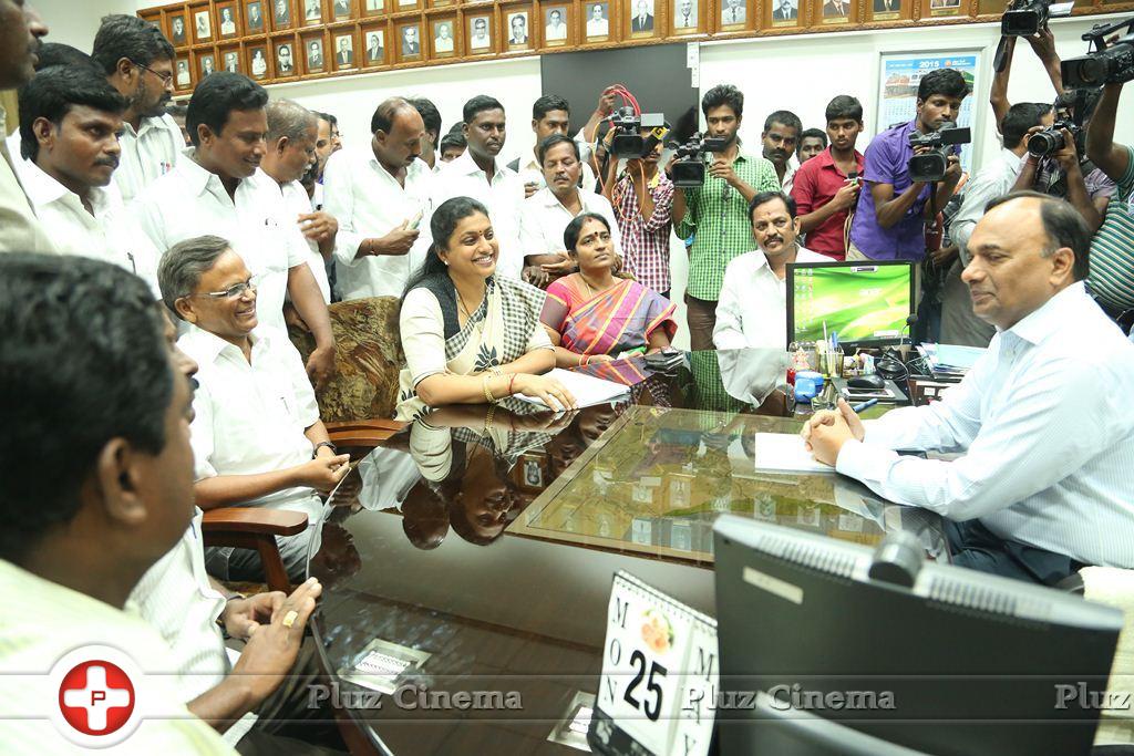 Roja meets Southern Railway General Manager Stills | Picture 1037204