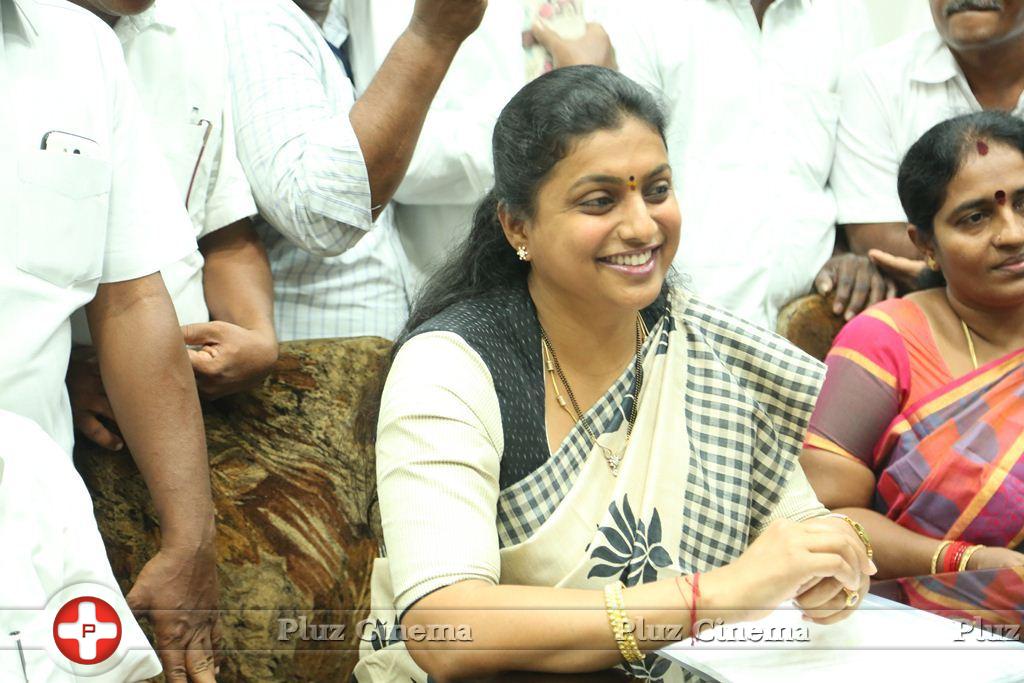 Roja (Actress) - Roja meets Southern Railway General Manager Stills | Picture 1037206