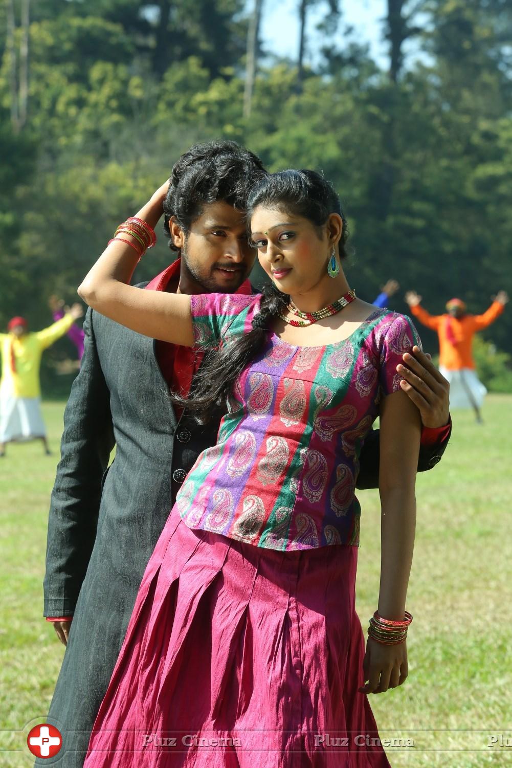 Puthusa Naan Poranthen Movie Stills | Picture 1152378