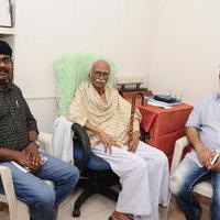 Kamal Hassan gave Rs.1 Lakh to Senior writer K.Raja Narayanan Stills | Picture 1155437