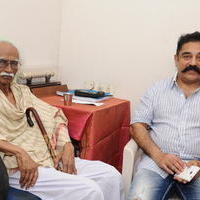 Kamal Hassan gave Rs.1 Lakh to Senior writer K.Raja Narayanan Stills | Picture 1155438