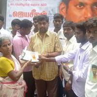 Vishal provides Rice Saree and Financial assistance to peoples of Kadampuliyur in Cuddalore through his fans Club Photos | Picture 1158484