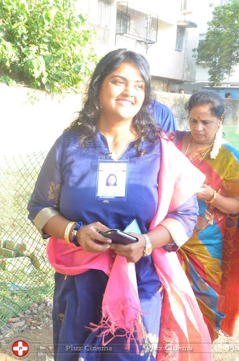 Nirosha - Karthi and Sivakarthikeyan Votes for Nadigar Sangam Elections 2015 Photos | Picture 1140117