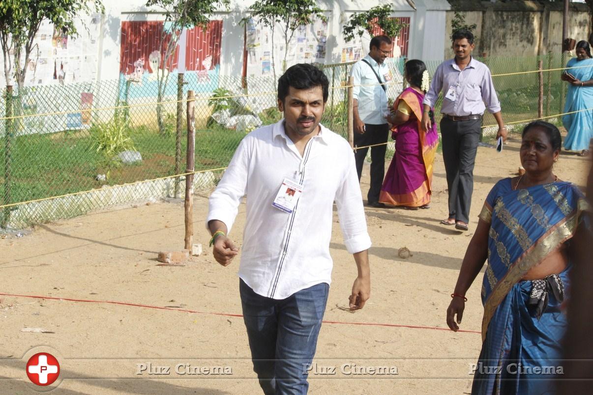 Karthi - Sathyaraj and Kushboo Votes for Nadigar Sangam Elections 2015 Photos | Picture 1140441