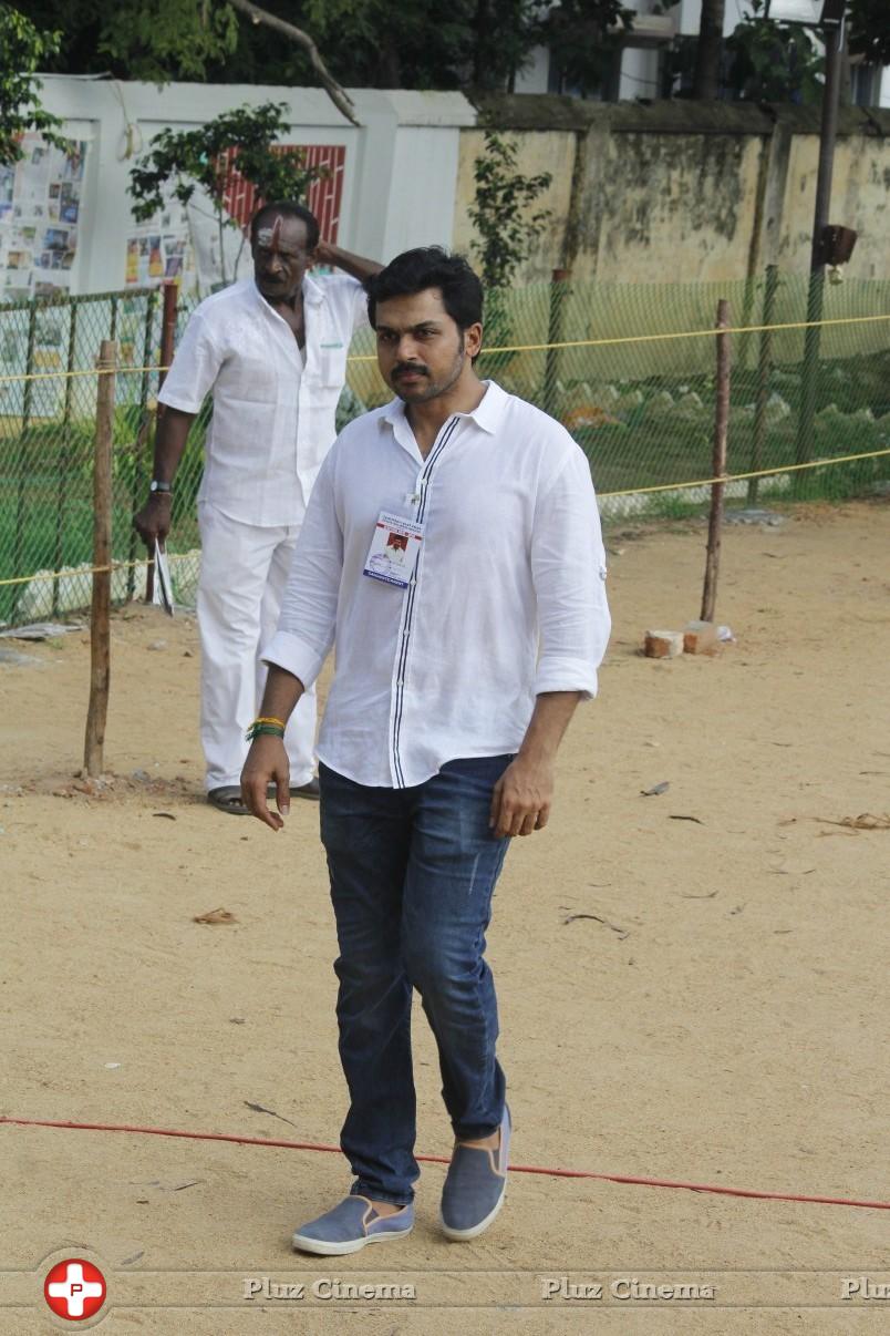 Karthi - Sathyaraj and Kushboo Votes for Nadigar Sangam Elections 2015 Photos | Picture 1140467