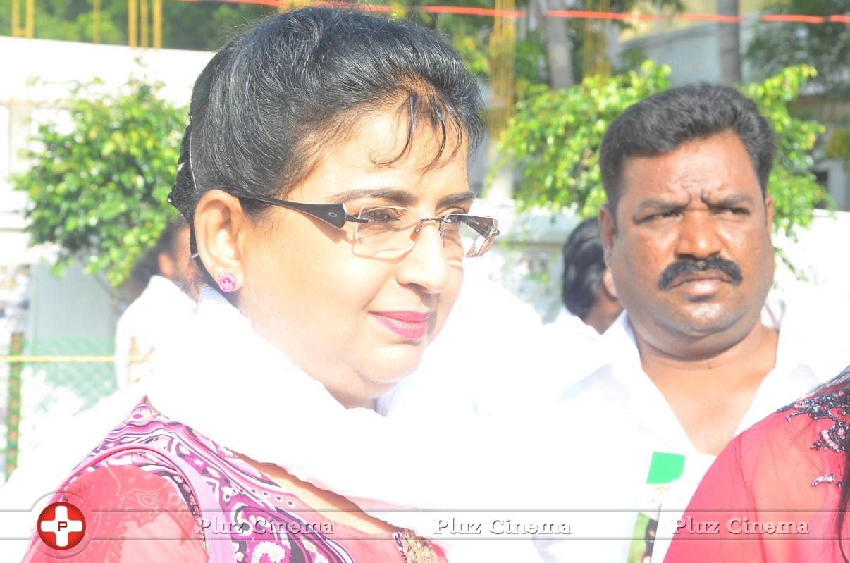 Ambika - Sathyaraj and Kushboo Votes for Nadigar Sangam Elections 2015 Photos | Picture 1141215