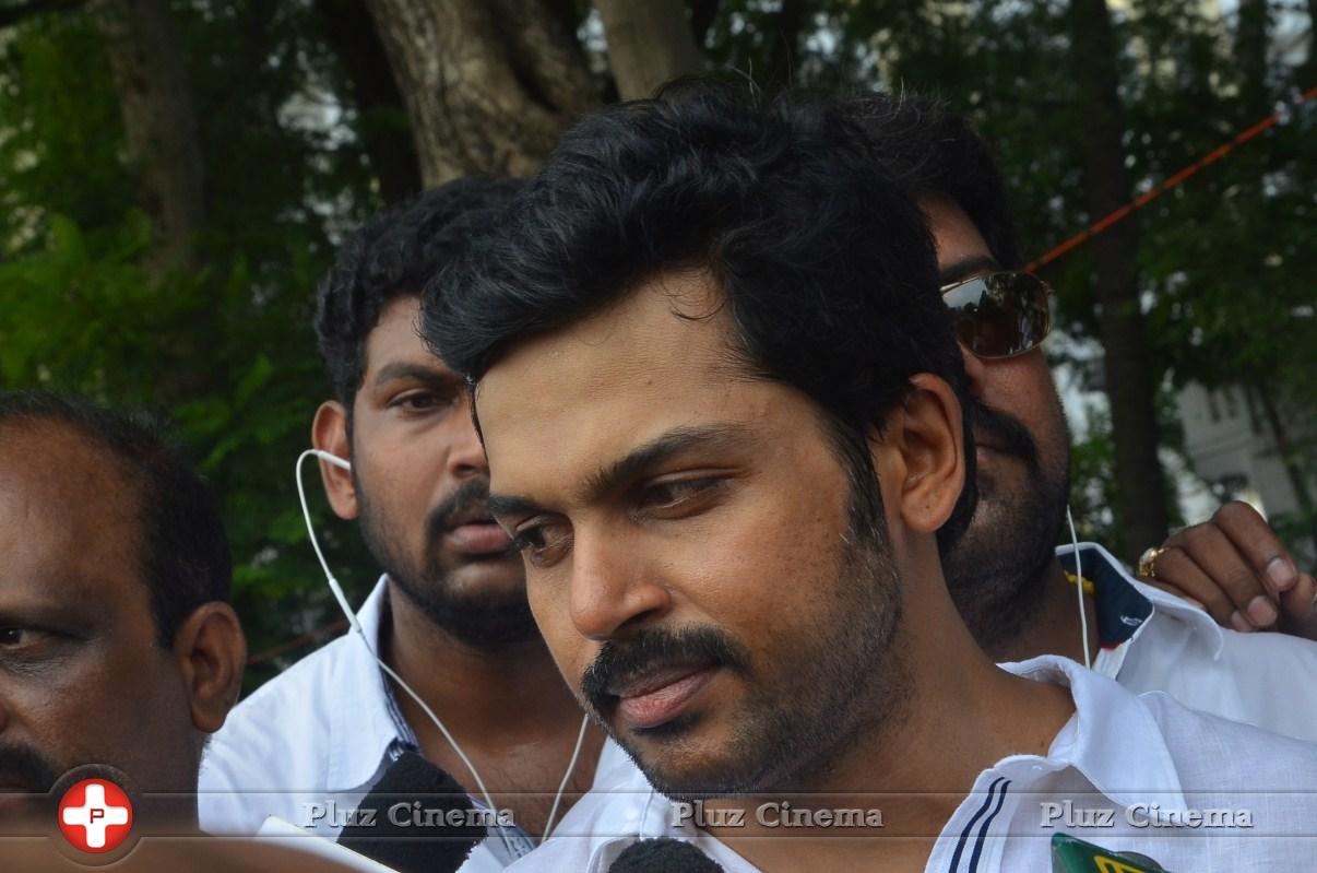 Karthi - Sathyaraj and Kushboo Votes for Nadigar Sangam Elections 2015 Photos | Picture 1141244