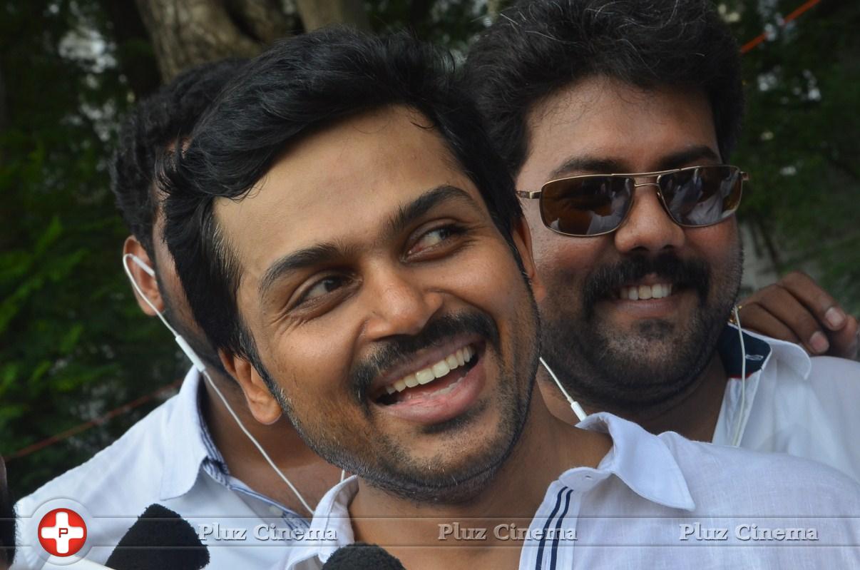 Karthi - Sathyaraj and Kushboo Votes for Nadigar Sangam Elections 2015 Photos | Picture 1141250