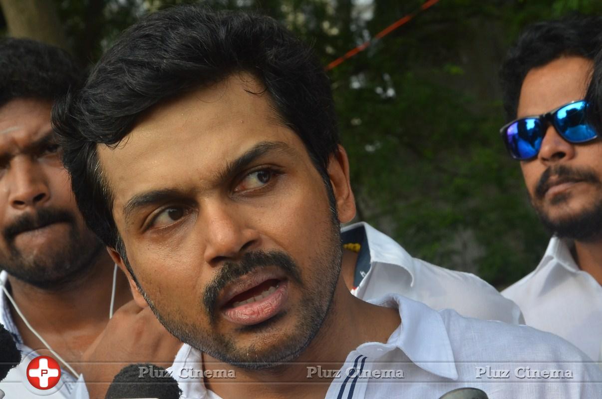 Karthi - Sathyaraj and Kushboo Votes for Nadigar Sangam Elections 2015 Photos | Picture 1141254