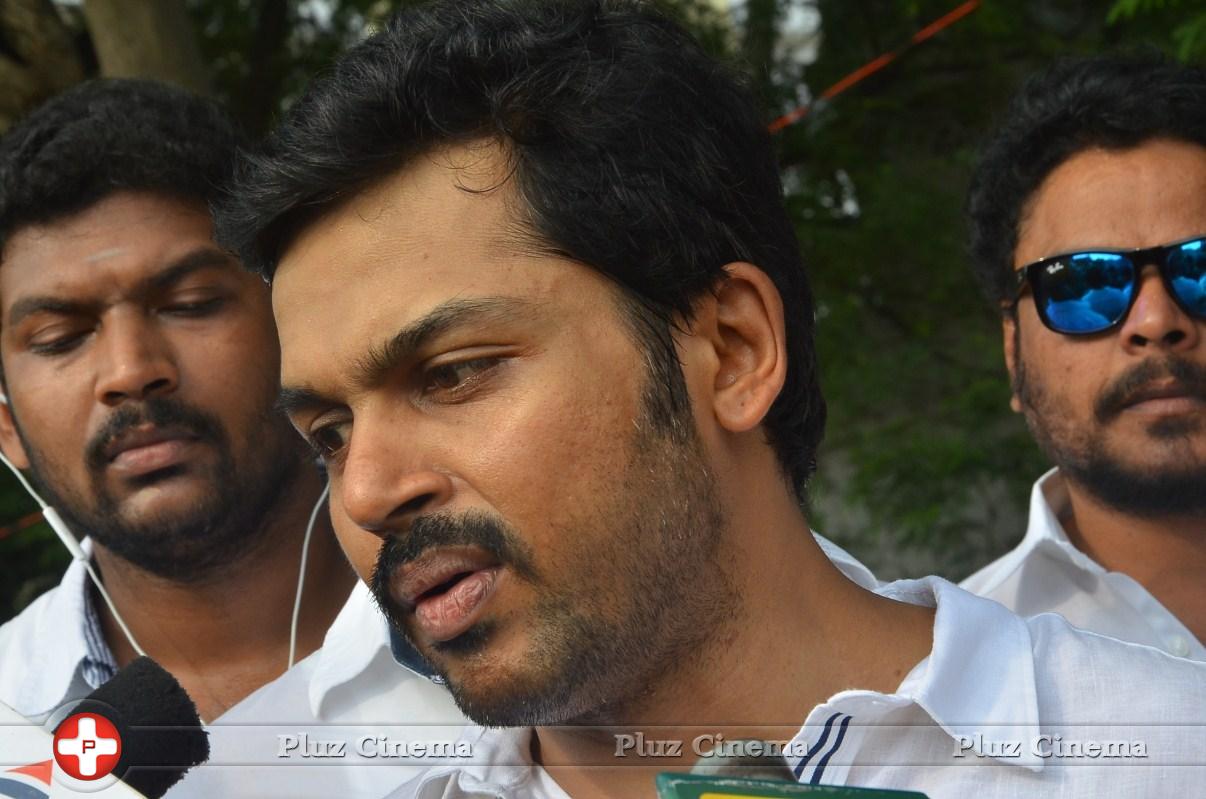 Karthi - Sathyaraj and Kushboo Votes for Nadigar Sangam Elections 2015 Photos | Picture 1141261