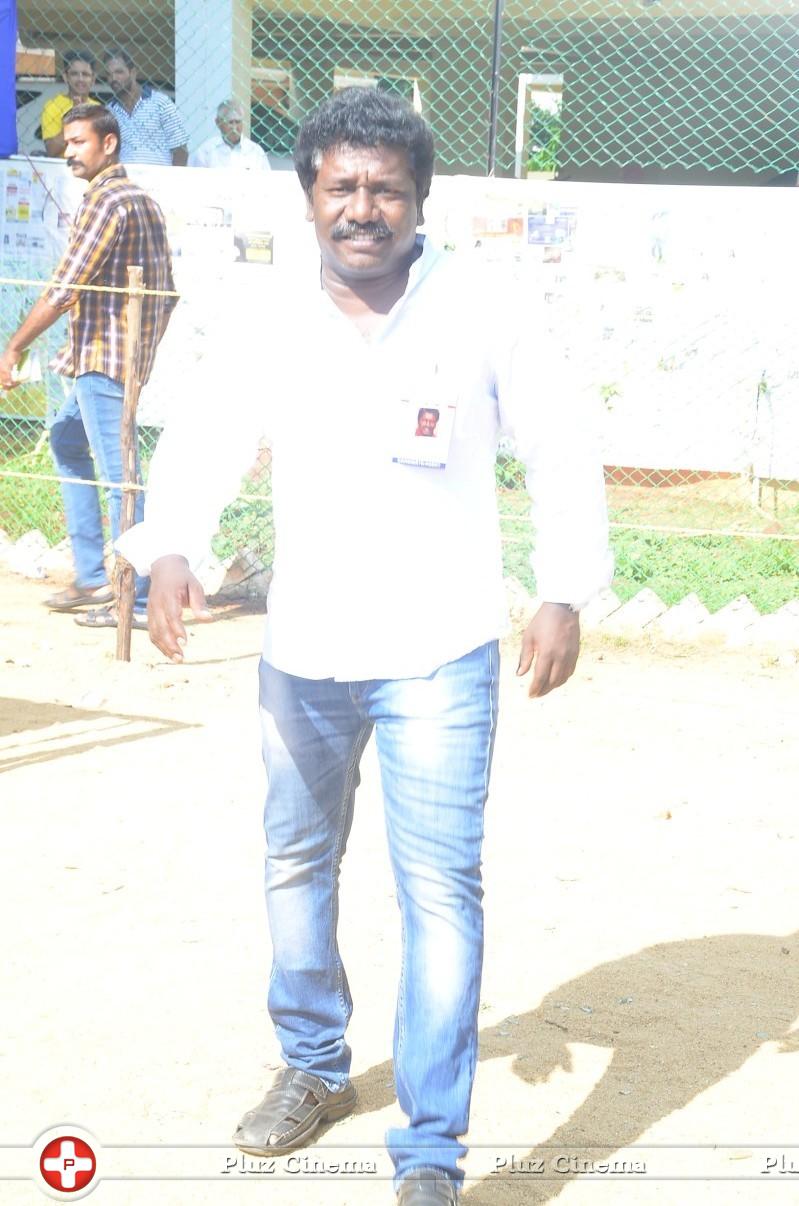Karunas - Prabhu and Vikram Prabhu Votes for Nadigar Sangam Elections 2015 Photos | Picture 1141528