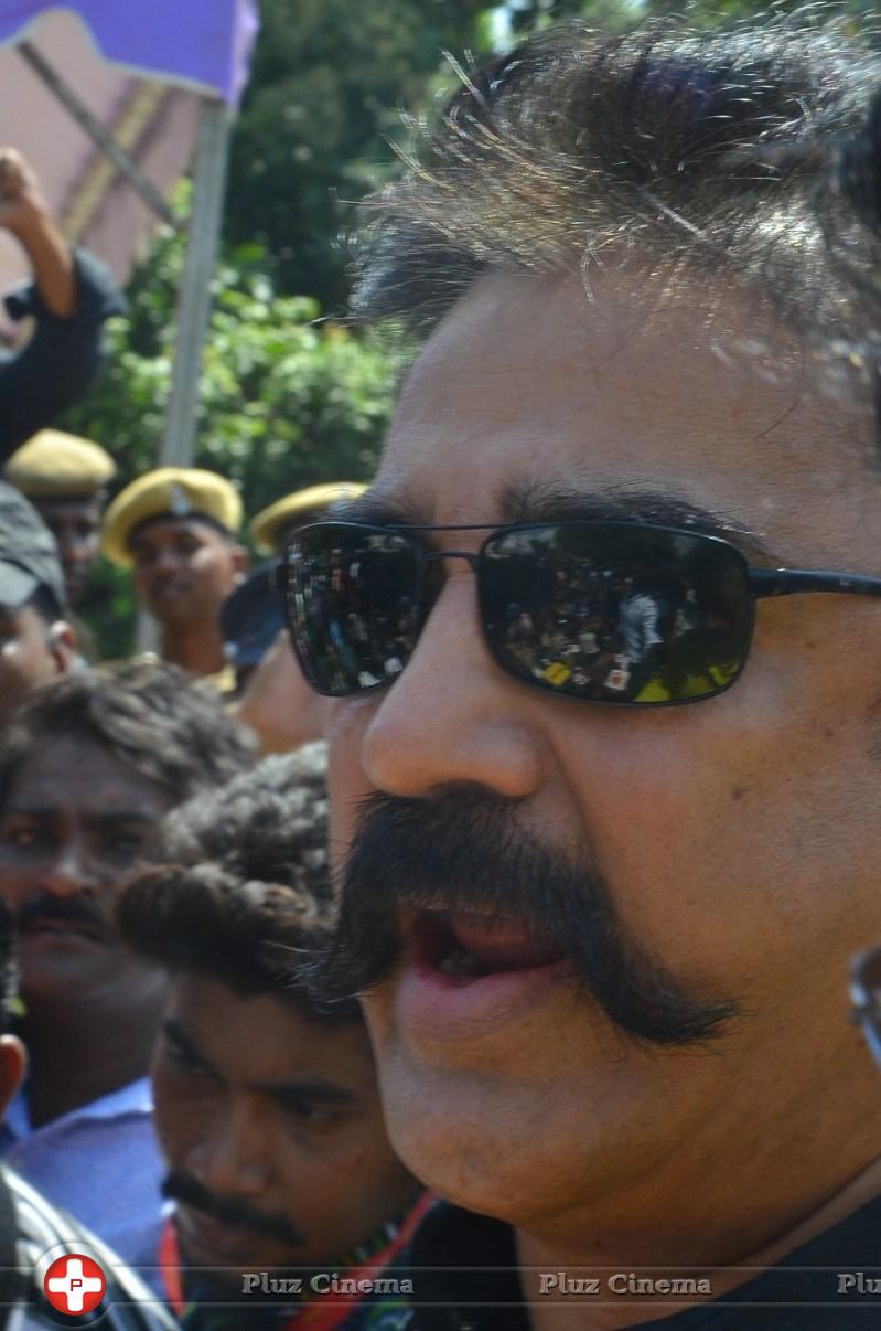 Kamal Haasan - Kamal Hassan and Gautami Votes for Nadigar Sangam Elections 2015 Photos | Picture 1141762