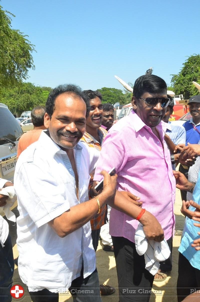 Arya and Vadivelu Votes for Nadigar Sangam Elections 2015 Photos | Picture 1141977