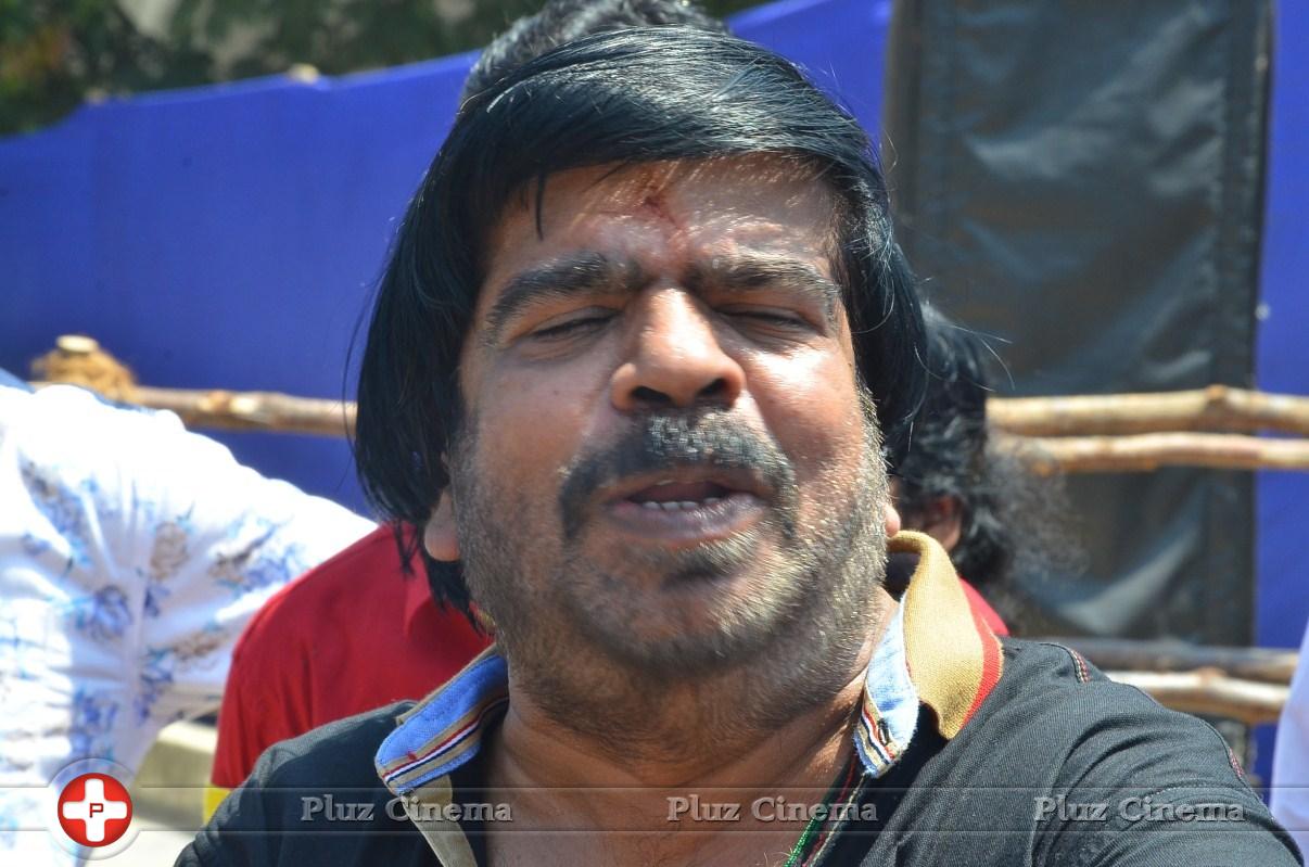 T. Rajendar - Arya and Vadivelu Votes for Nadigar Sangam Elections 2015 Photos | Picture 1141979