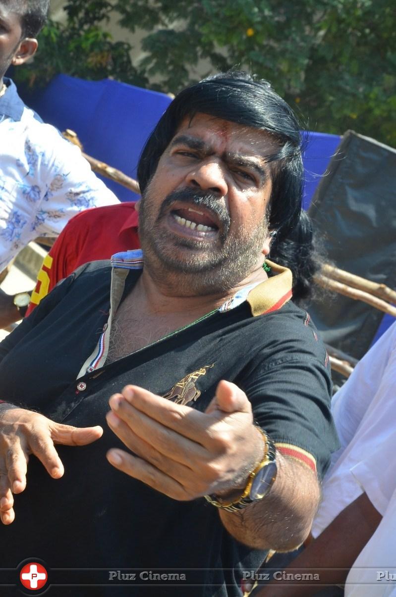 T. Rajendar - Arya and Vadivelu Votes for Nadigar Sangam Elections 2015 Photos | Picture 1141983