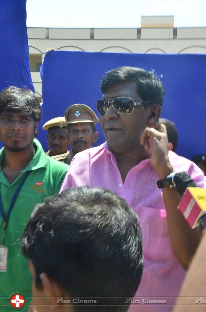 Arya and Vadivelu Votes for Nadigar Sangam Elections 2015 Photos | Picture 1142062