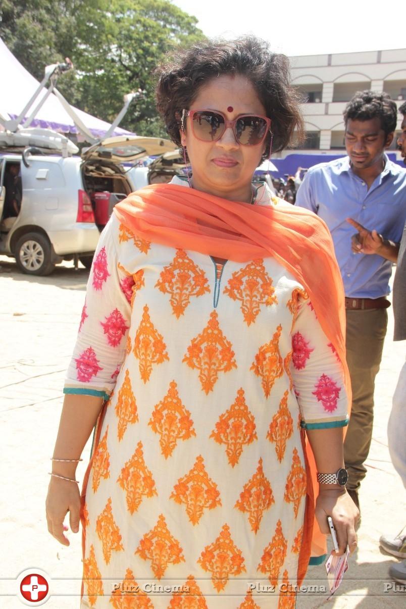 Lakshmi Ramakrishnan - Goundamani and Vijayakanth Votes for Nadigar Sangam Elections 2015 Photos | Picture 1142174